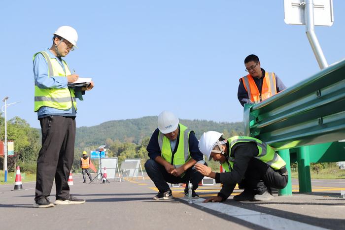 关于印发《福建省房屋市政工程施工安全员工作手册》的通知